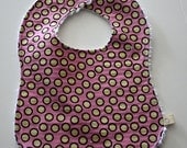 Cotton bib in pink and brown circles