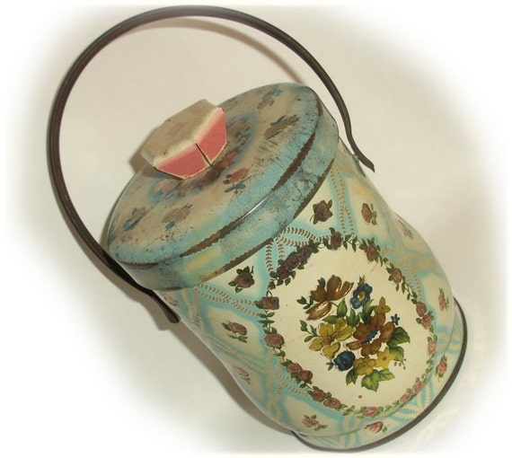 Items similar to Sale Charming VINTAGE ANTIQUE TIN Decorative