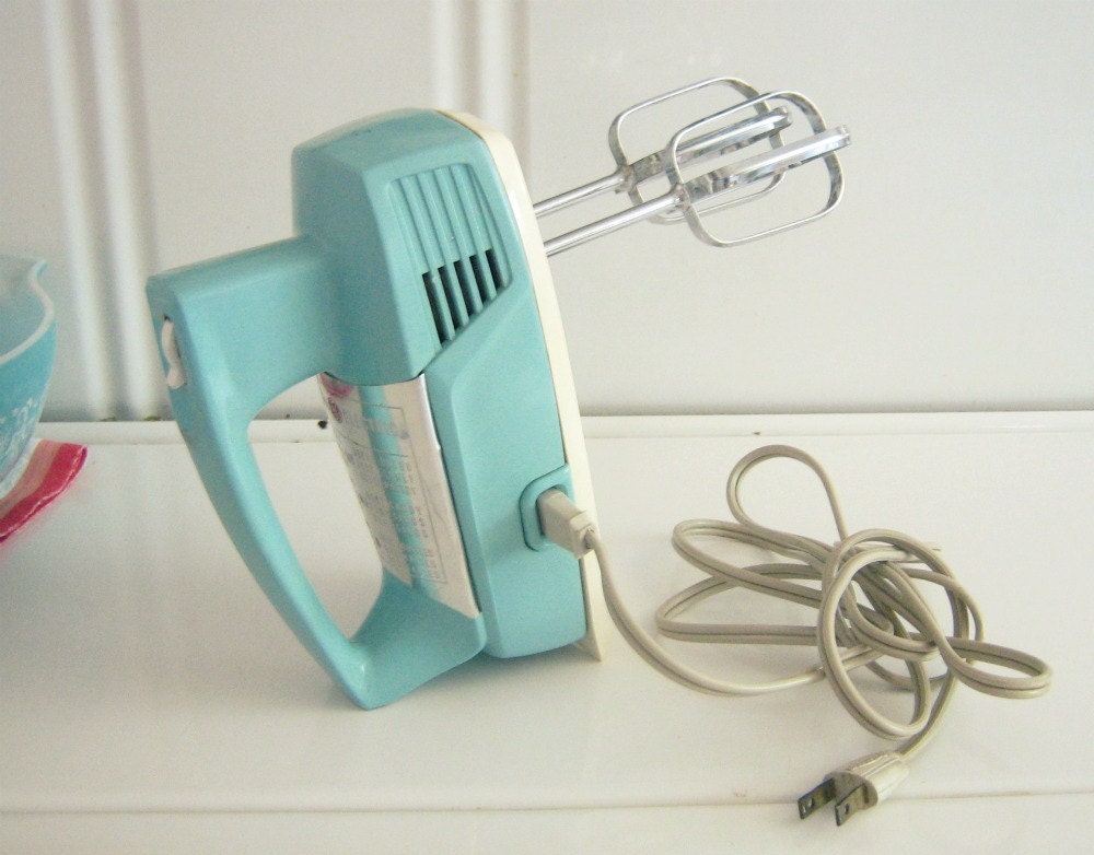 Vintage Aqua General Electric Hand Mixer by ShabbyVintageHome