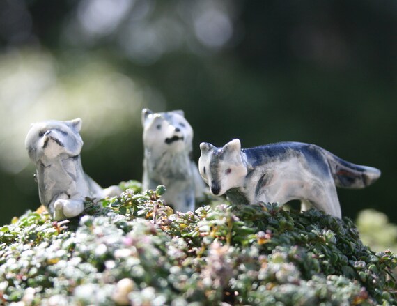 mini wolf figurines