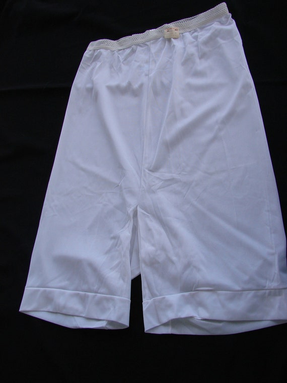 Vintage 1970s Era Vanity Fair White Petti Pants Panties