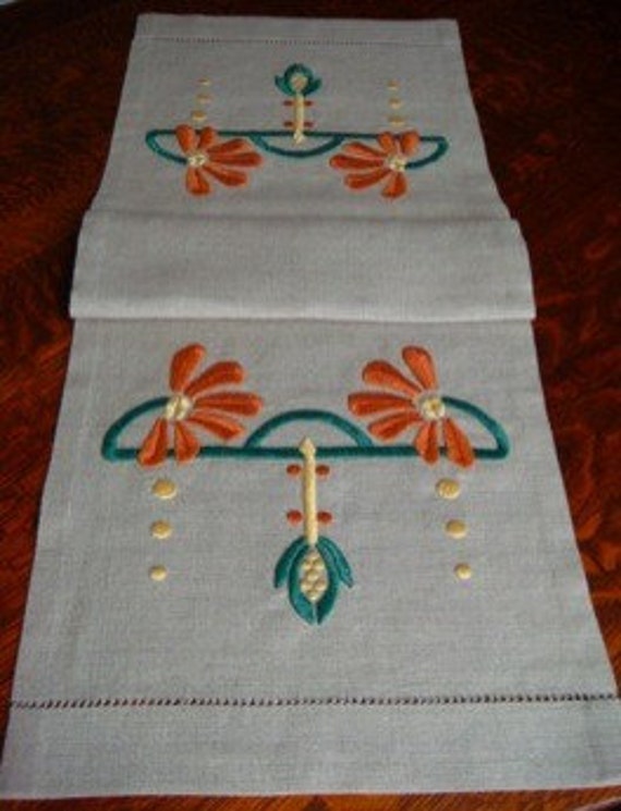 Hand Embroidered Table Runner Arts and Crafts Craftsman