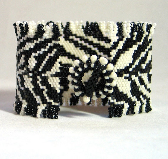Bead Pattern African Zebra Print Beaded Bracelet with toggle