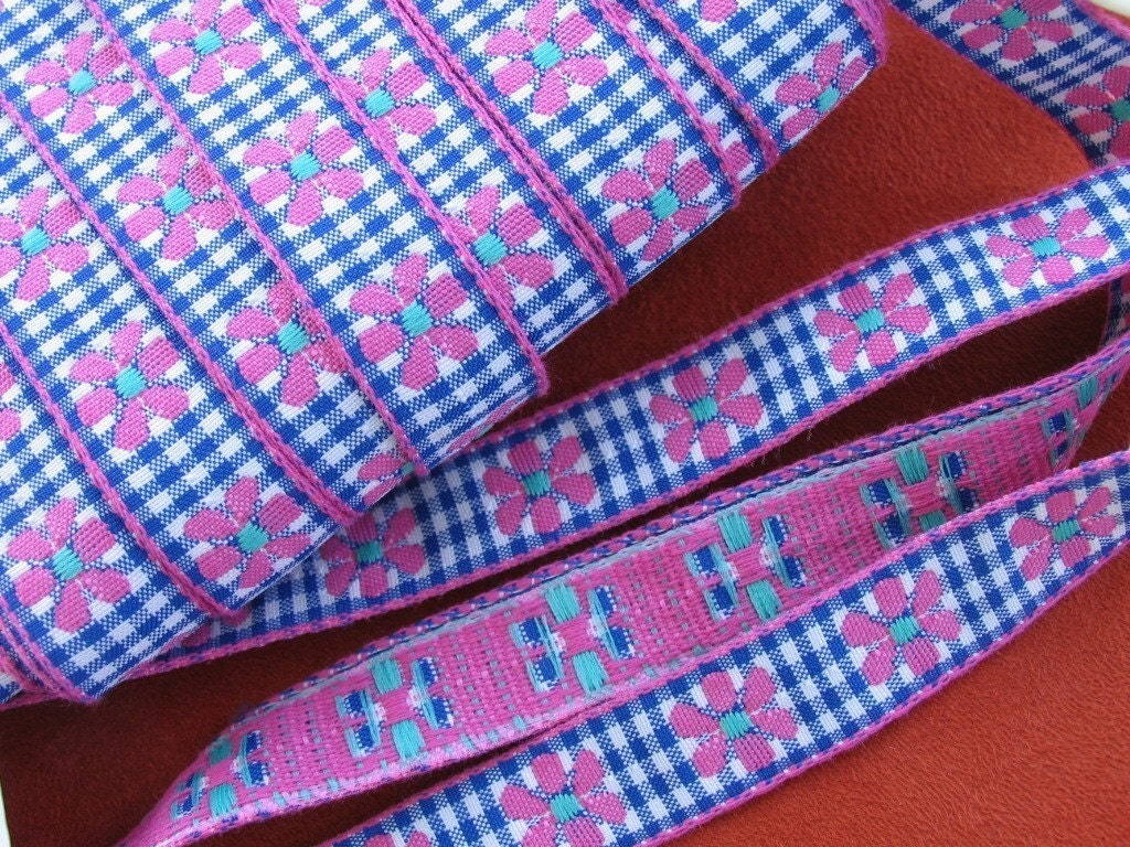 3 3/4 yards DAISY GINGHAM Jacquard trim pink on navy and