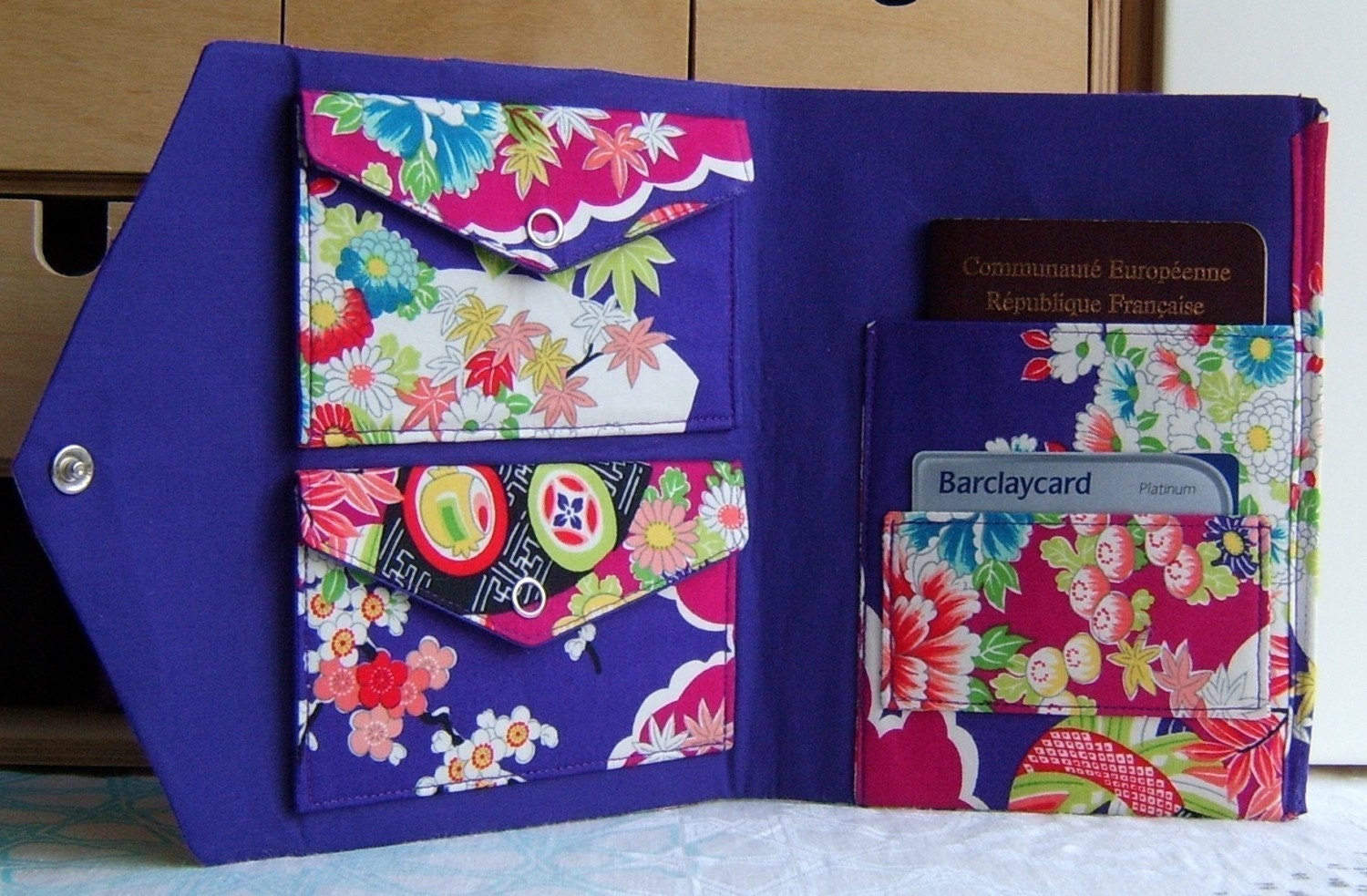 Travel wallet organizer with 2 purses for 2 currencies in