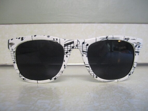 Vintage Ray Ban Wayfarer Style sunglasses White by