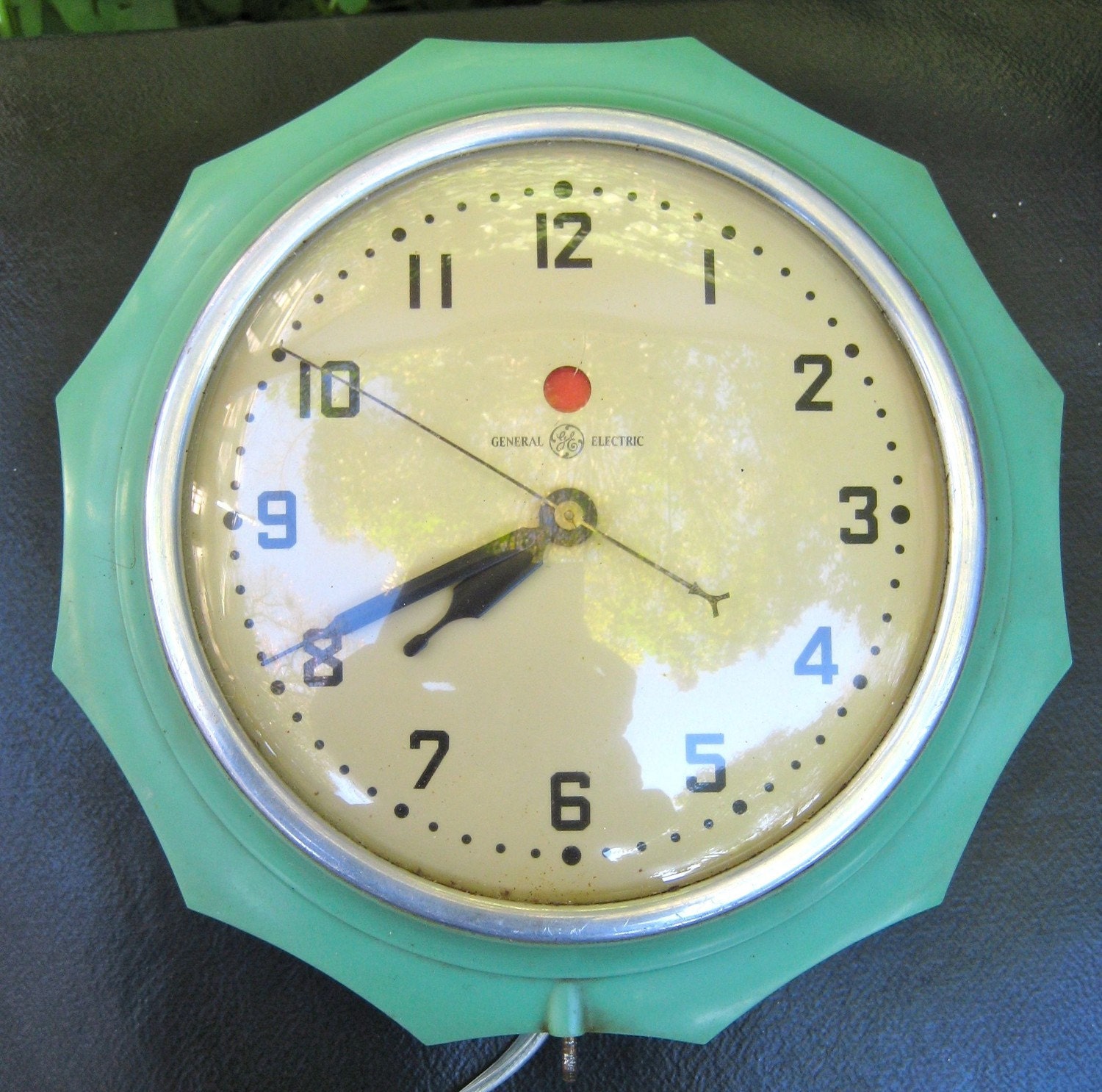 Unusual Vintage Scalloped Kitchen Clock