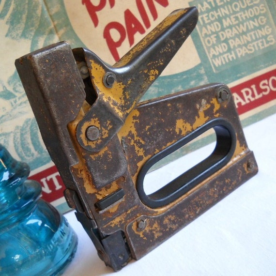Vintage Bostitch Mustard Yellow Chippy Paint Rusty Staple Gun