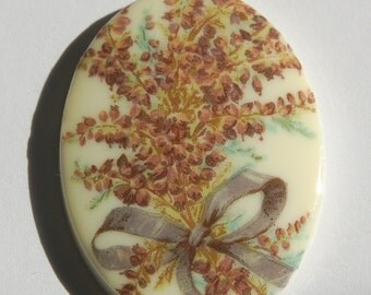 Vintage Bouquet of Heather Plastic Cameo 40mm x 30mm cab378B