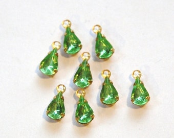 Vintage Peridot Green Teardrop Stones in 1 Loop Brass Setting 8mm x 4mm par001K