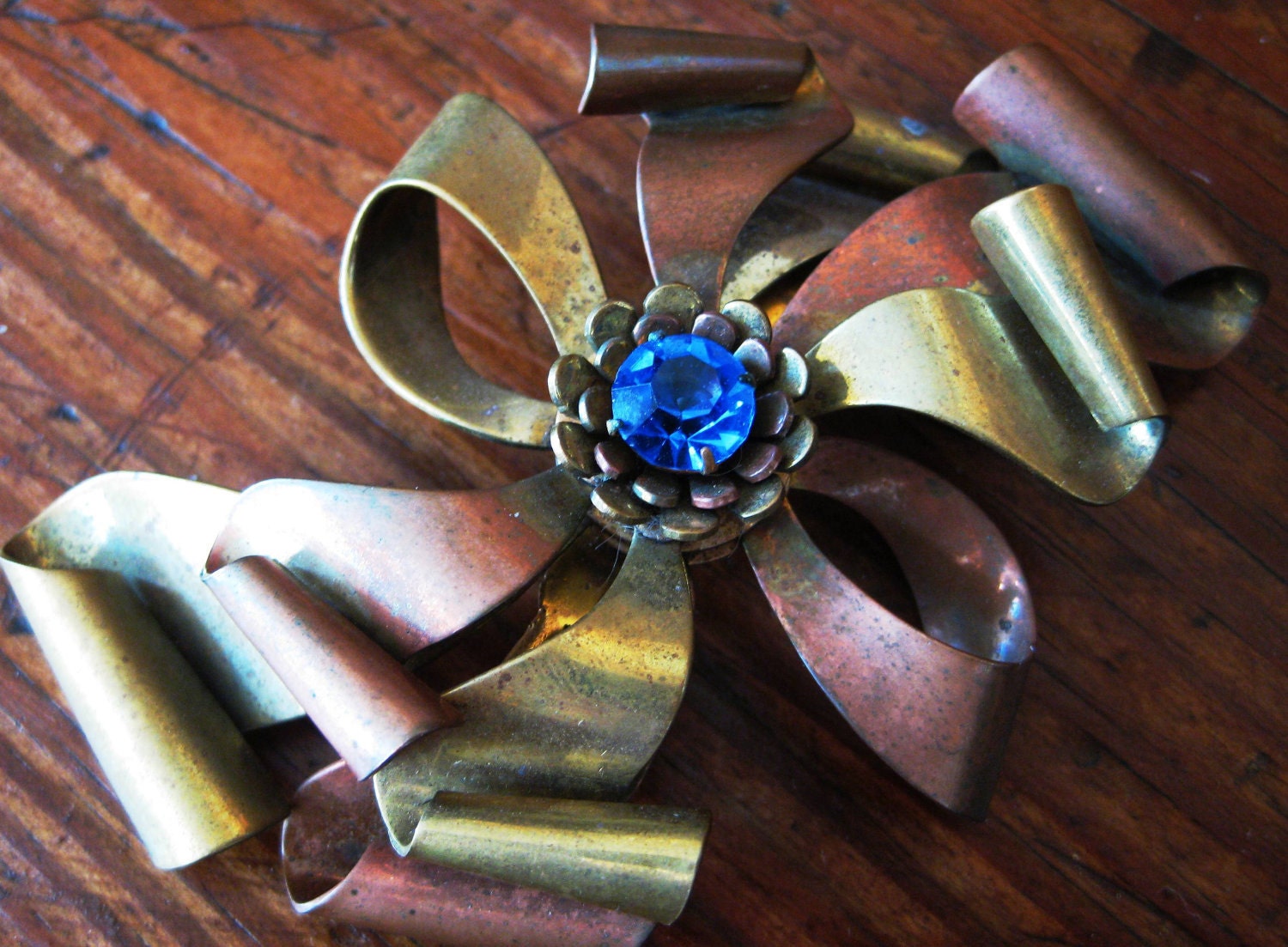 Vintage Large Metal Bow Pin Brooch in Gold and Copper with a