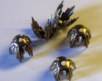 Antique Brass Pronged Gothic Leaf Bead Caps 13mm (bcb3vjsc10)
