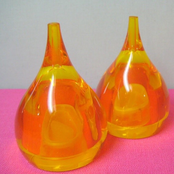 vintage 1960s 1970s orange salt and pepper shakers by krankyk