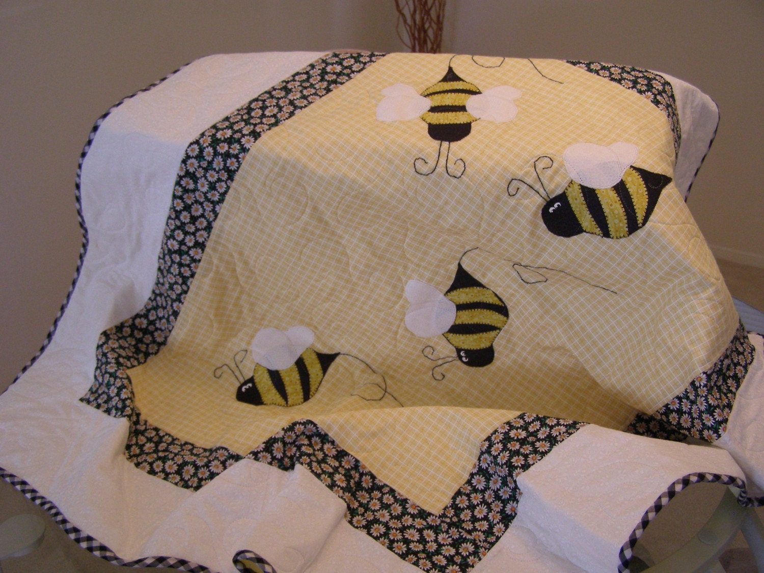 bumble-bee-baby-quilt-handmade-new