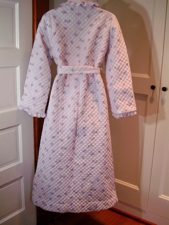 Vintage Quilted Bathrobe in Lavender Purple Violets