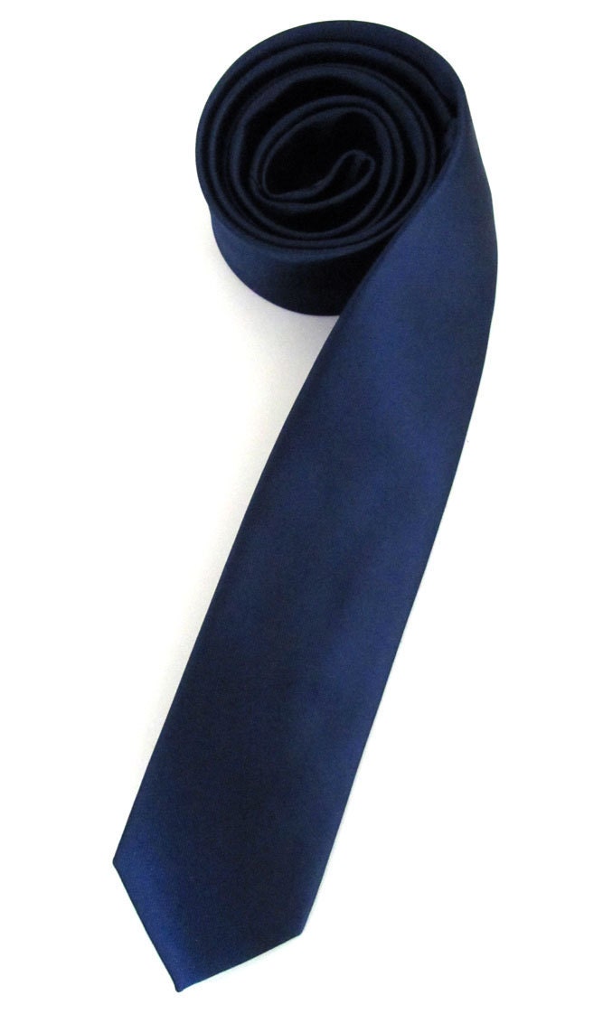 Mens Tie. Dark Navy Blue Skinny Silk Tie with Matching Pocket