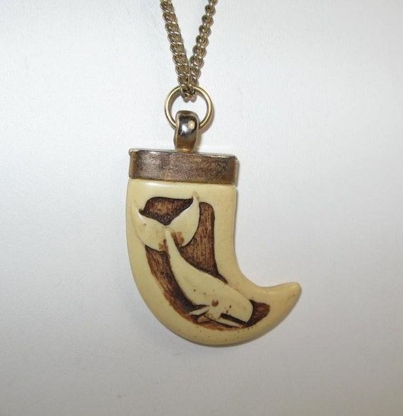 Vintage Faux Whale Tooth 70s Necklace Jewelry by jenniesjunque