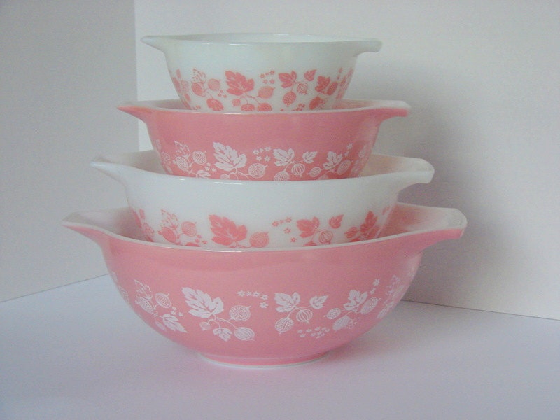 Vintage Pyrex Gooseberry Pink Cinderella Bowl Set