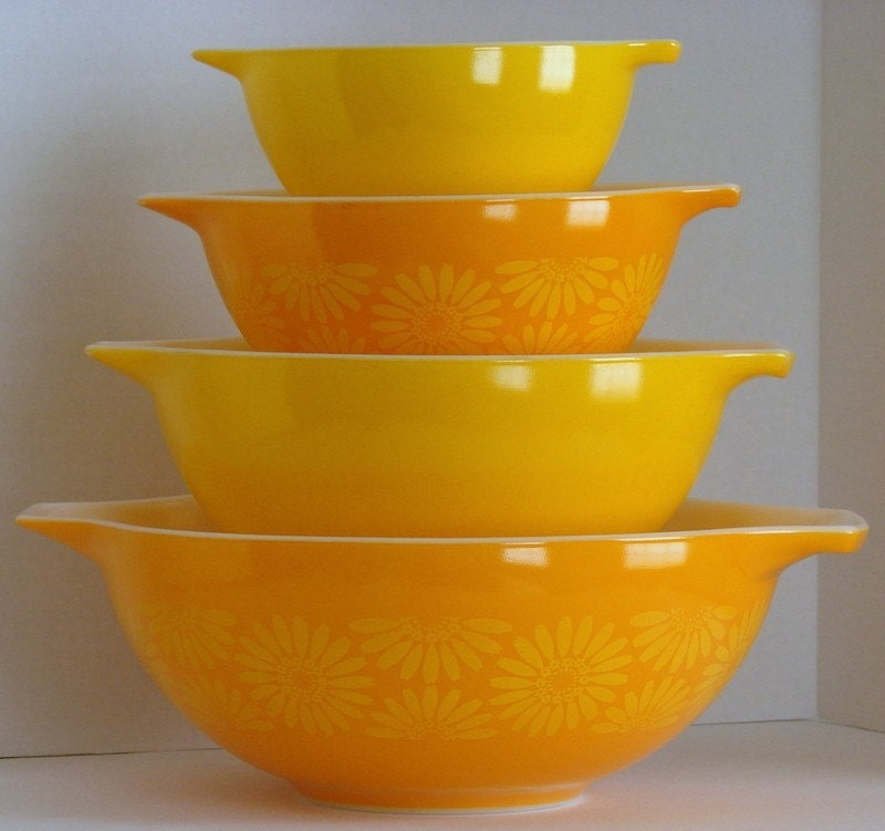Vintage Pyrex Yellow Daisy Cinderella Bowl Set