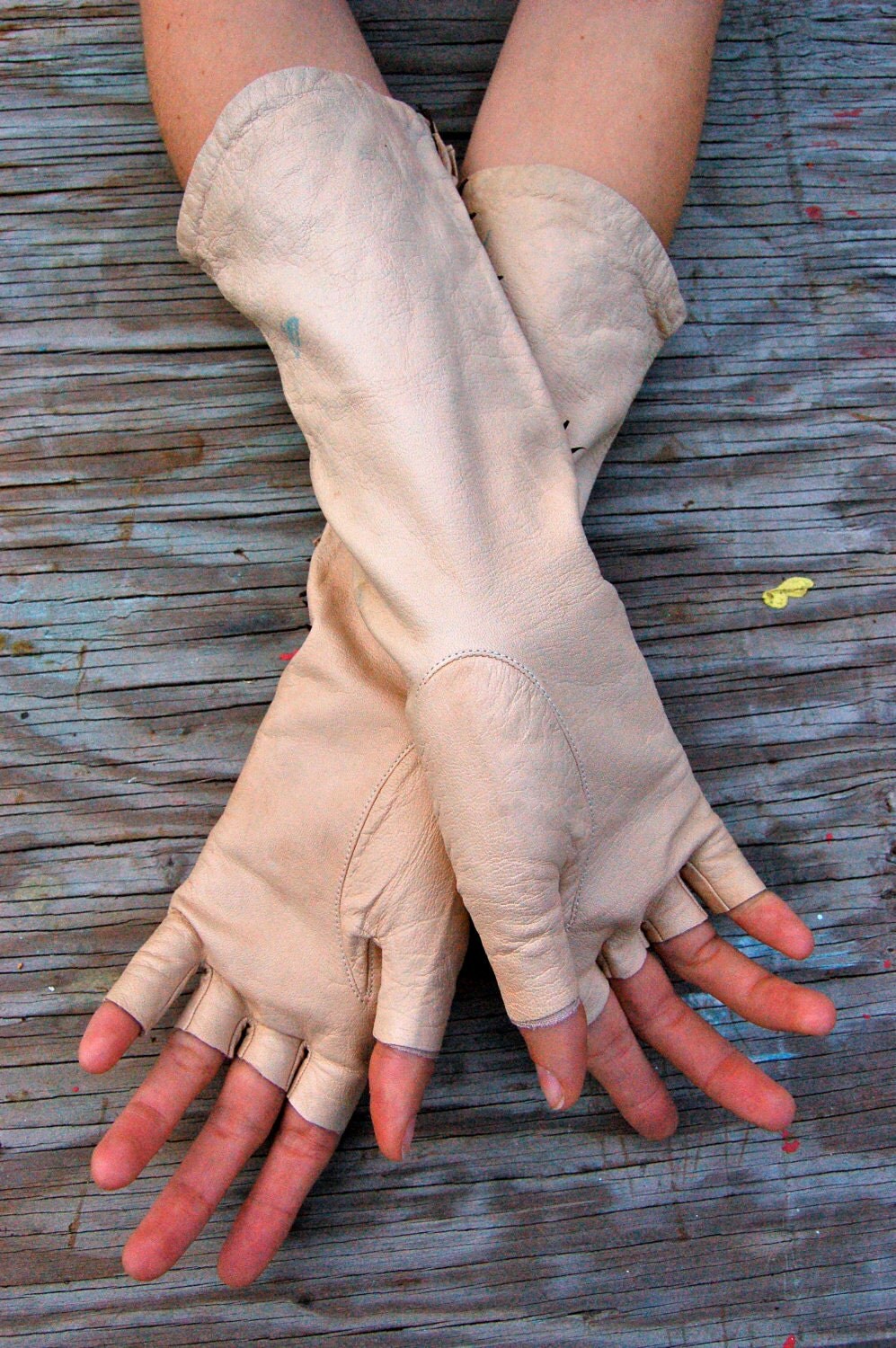 Creamy Leather Fingerless Gloves with Roses and Thorns