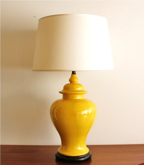 Vintage YELLOW ceramic table lamp