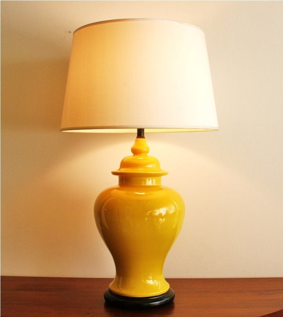 Vintage YELLOW ceramic table lamp