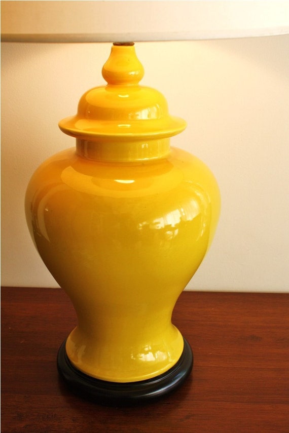 Vintage YELLOW ceramic table lamp