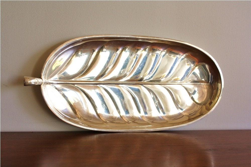 Large silver leaf shaped tray vintage International Silver