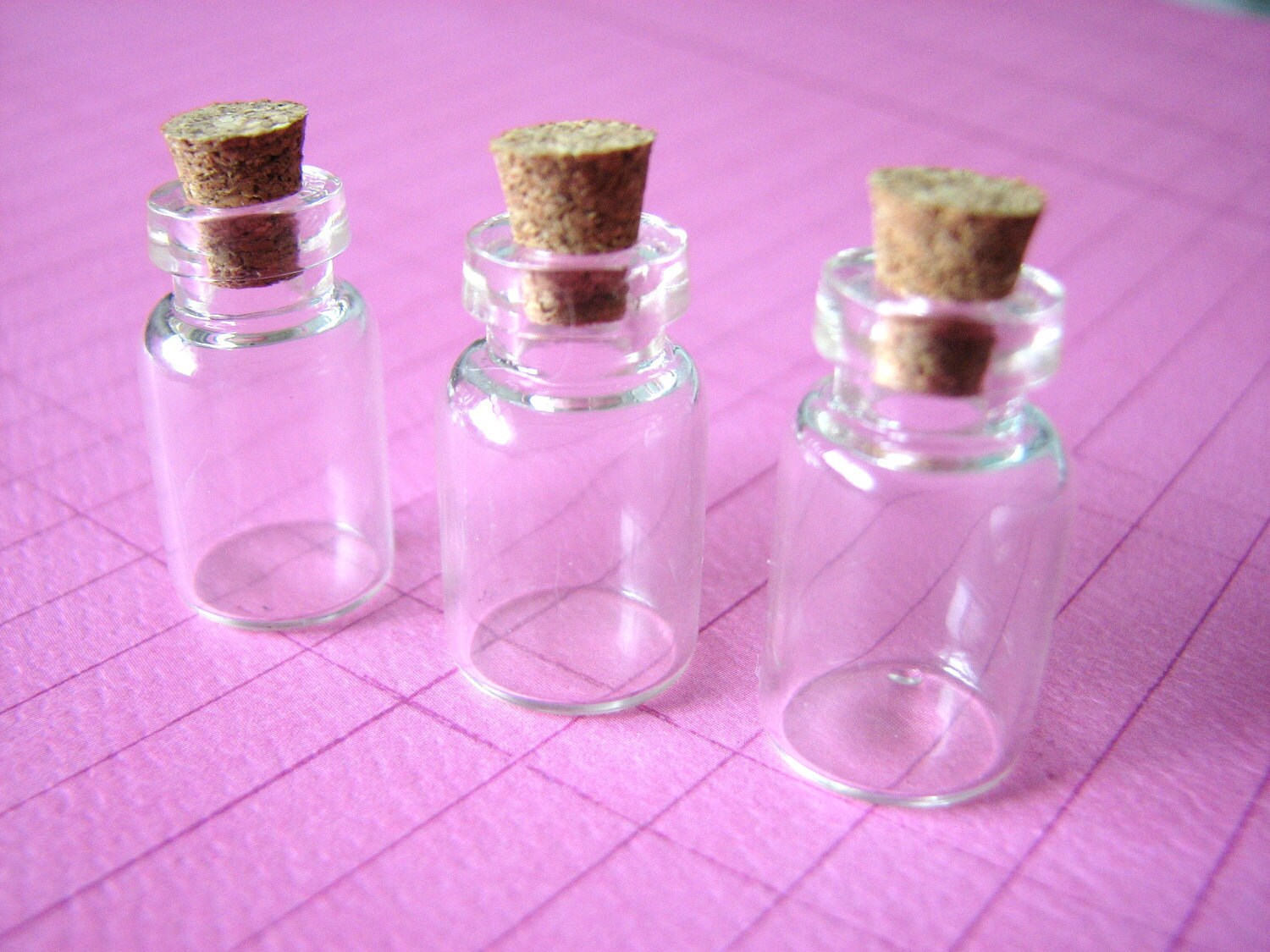 100 Glass Vials Bottles Small Jars 23 x 13mm with Corks
