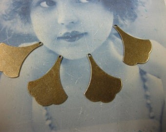 Brass Ox Plated Small Ginkgo Leaf Drops 847BOX x4