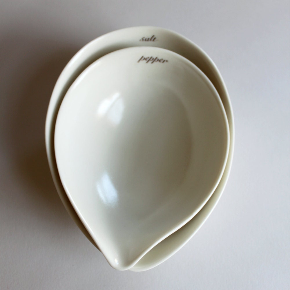 salt and pepper oval ivory gourd bowls