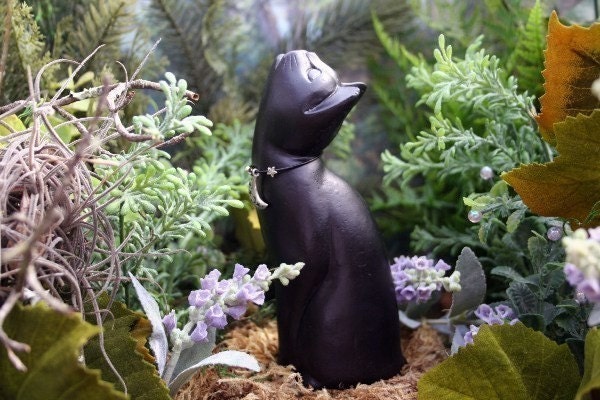 Moon Gazing Cat Statue Lucky Black Cat Sculpture