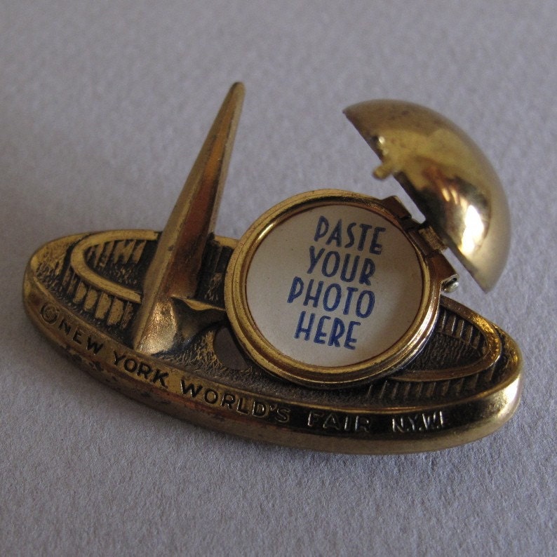 1939 New York Worlds Fair Souvenir Pin