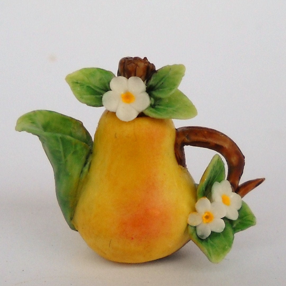 1/12TH scale TEAPOTS FROM THE GARDEN PEAR SHAPED TEAPOT by 64tnt