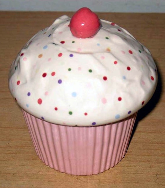 Cupcake Ceramic. Amici Home, 7CN564R, Cupcakes Ceramic Salt and Pepper