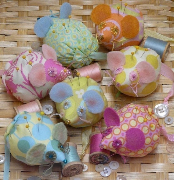 Mice Pincushion PDF Pattern - mouse seam binding ribbon retro cushion fabric felt wool pin keep doll spring decor primitive