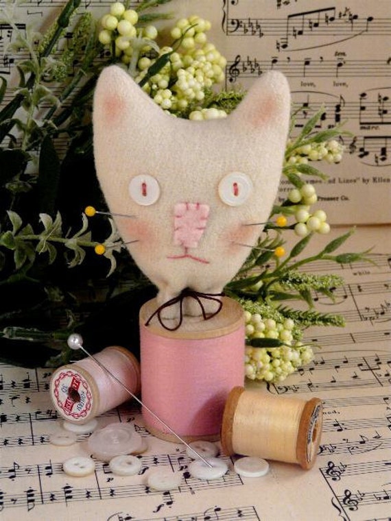 Cat Spool Pincushion PDF Pattern - sewing supply felt wool pin keep doll tabby cushion kitty kitten decor primitive