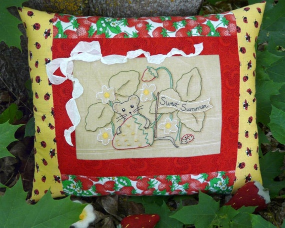 Sweet Summer mouse strawberry embroidery PDF Patterrn - primitive mice pillow stitchery banner