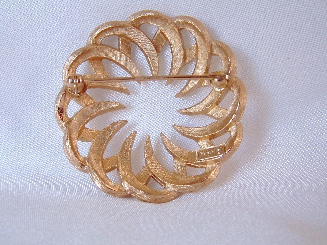 Vintage Trifari Modernist Circle Brooch by CarriersCozyCottage