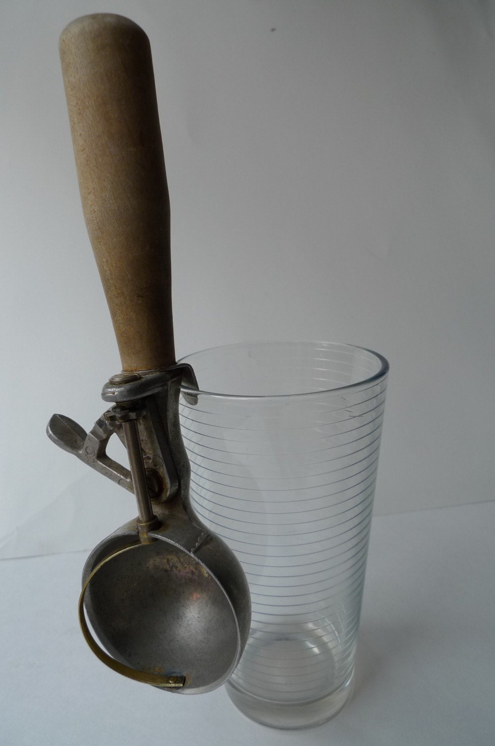 I SCRRRREAAM antique ice cream scoop vintage soda fountain