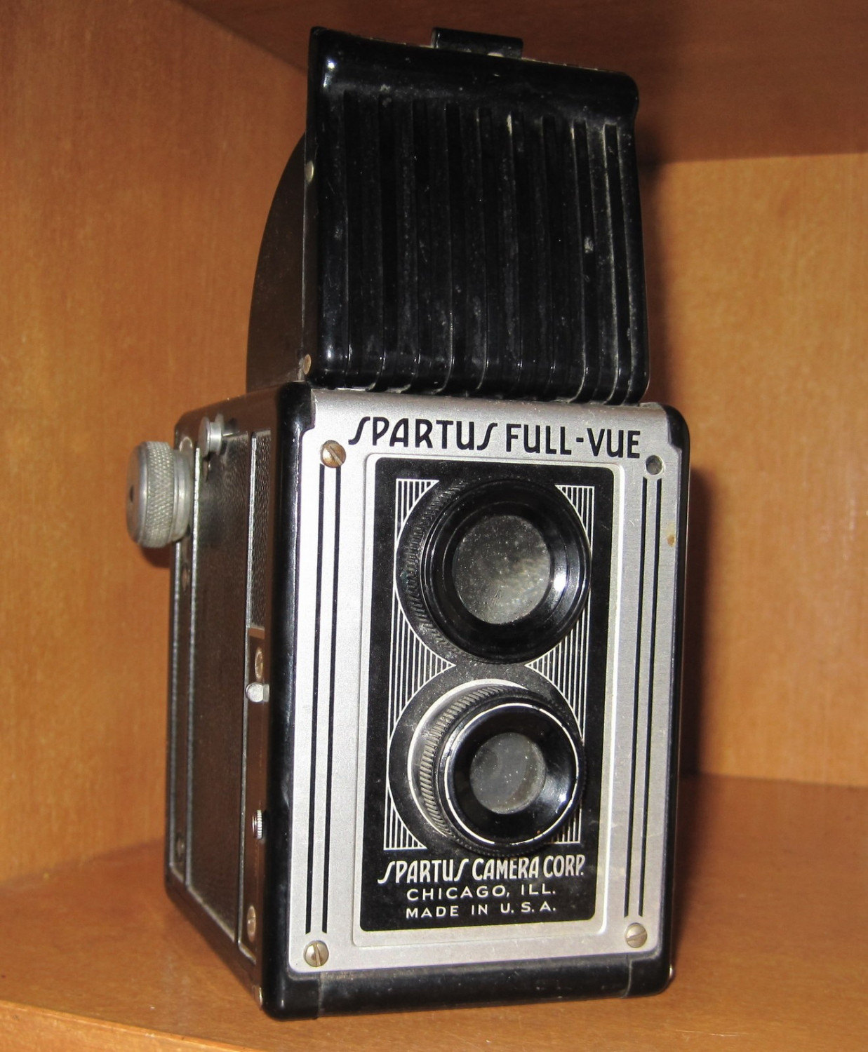 Vintage Art Deco Spartus FullVue Camera Vintage for Display