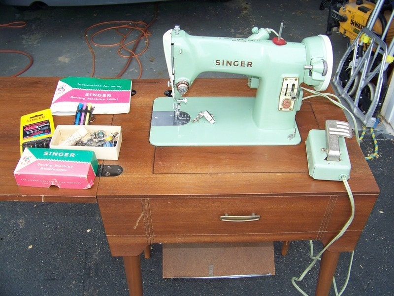 Vintage Singer Model 185J Sewing Machine Green