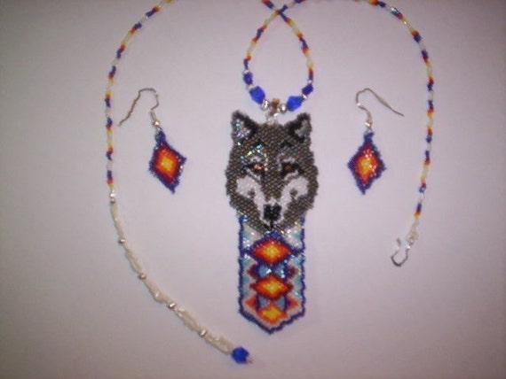Items similar to Vertical Brick/Peyote Stitch Wolf Feather Delica Seed