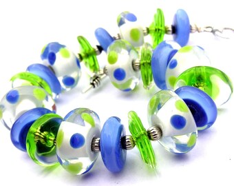 Polka Dot Periwinkle Lime Green Glass Bead Bracelet, One Of A Kind Handmade Unconventional Island Resort Wear Jewelry, Bracelet For Vacation