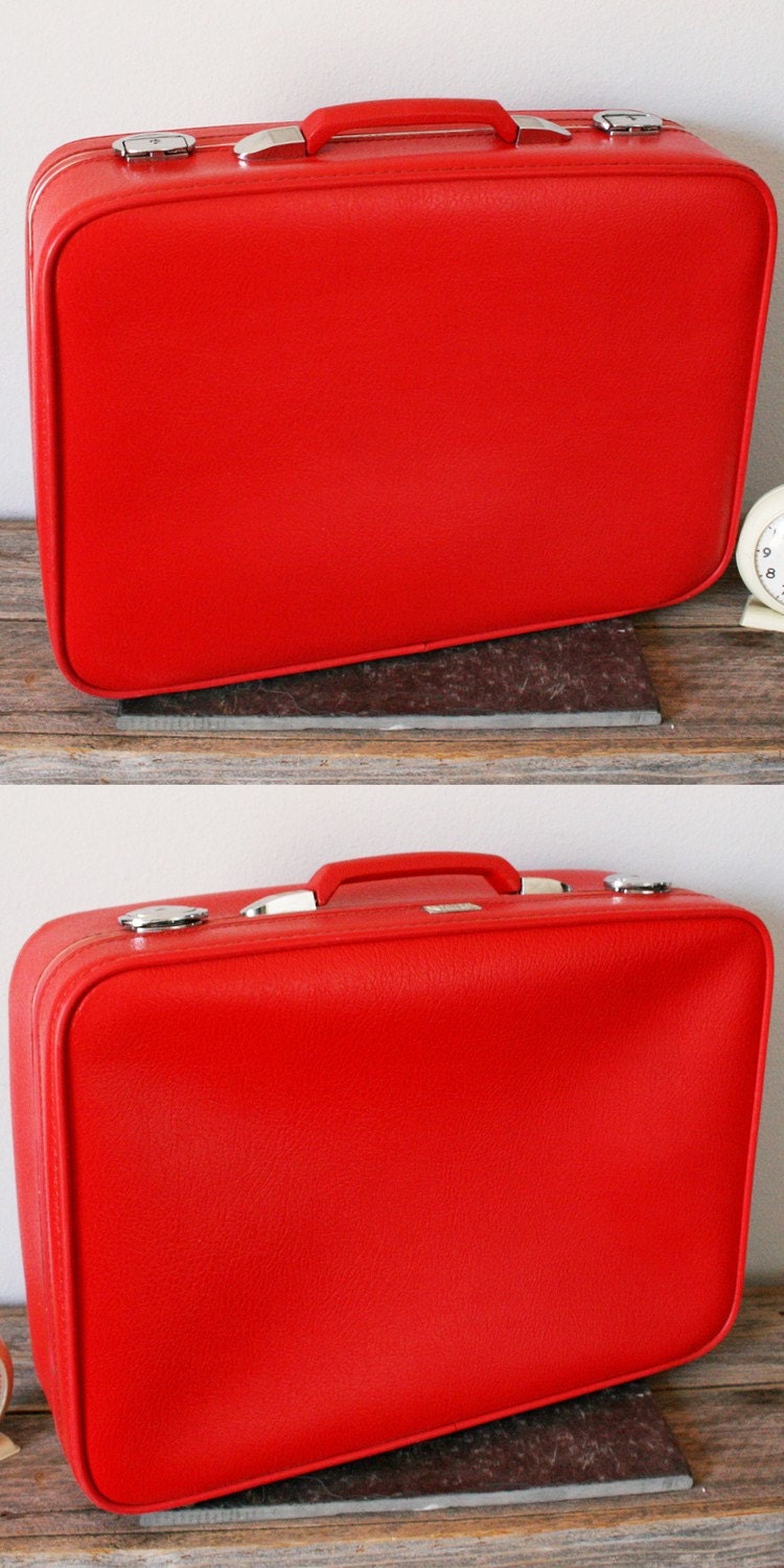VINTAGE Candy Apple Red SUITCASE Amelia Earhart Luggage Cherry