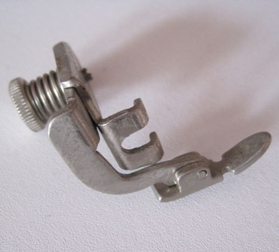 Vintage Presser Foot for Singer sewing machine Part 161127