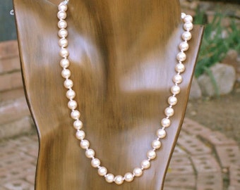Swarovski 8 mm Light Peach Crystal Pearl Necklace 18 1/2 inches.Hand Knotted, Classical.