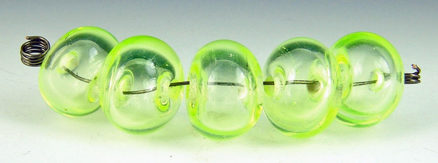 Lampwork bead set of 5 beads in Uranium glass