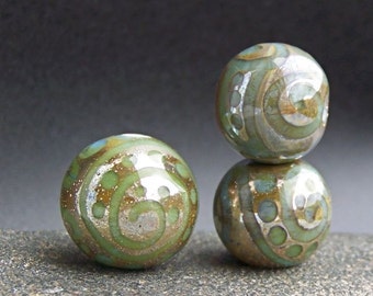 MruMru handmade lampwork beads, focal plus earring pair. Sra