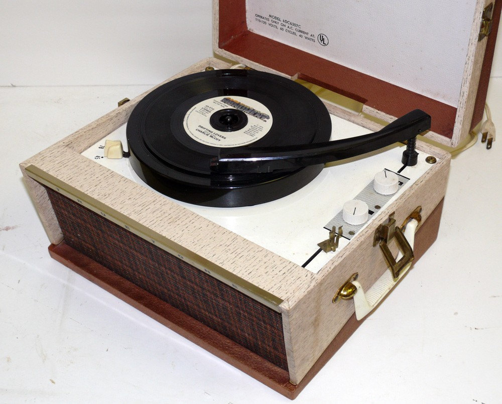 1950�s Truetone Three Speed Portable Record Player